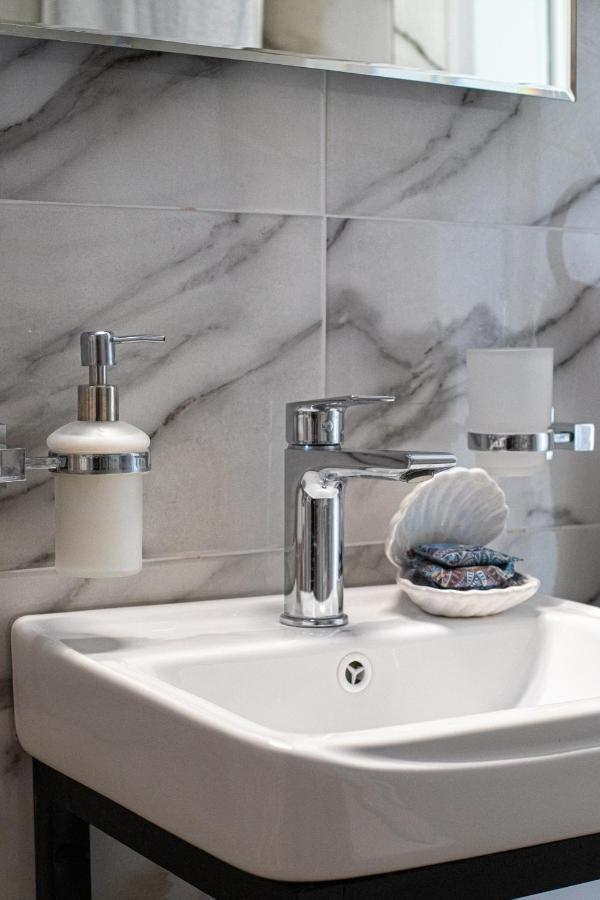 Adrian'S Luxury Apartments 1 Drepano  Bagian luar foto
